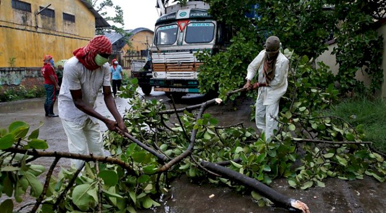 Kills 72 people, Destroyed homes in Bengal due to Cyclone Amphan 